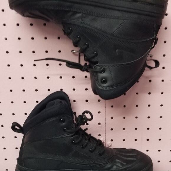 Nike Woodside 2 High ACG Boots
-Size 7Y - Picture 4 of 9